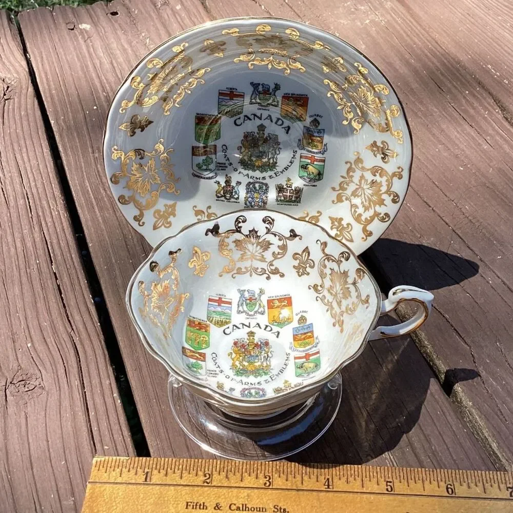 Paragon Canada Coats of Arms Emblems Tea Cup and Saucer Fine Bone China England‎